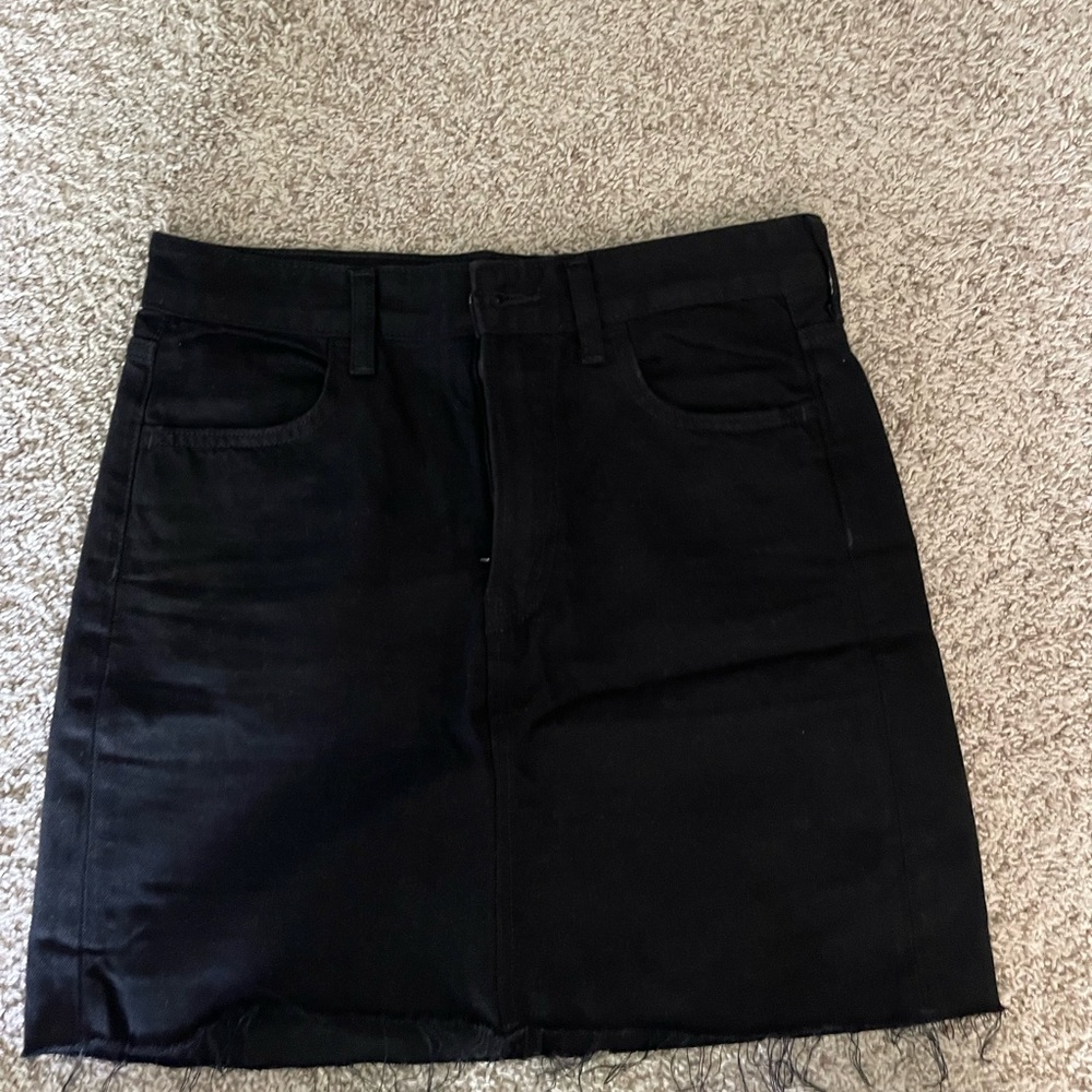 H & M black denim skirt new size 4